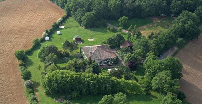 Ferme des Etoiles à Mauroux Ferme des Etoiles vue du ciel