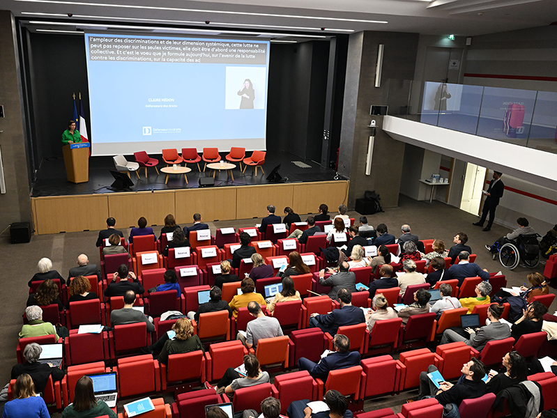 Lire la suite à propos de l’article Lutter contre les discriminations : Générations Mouvement au colloque de la Défenseure des Droits