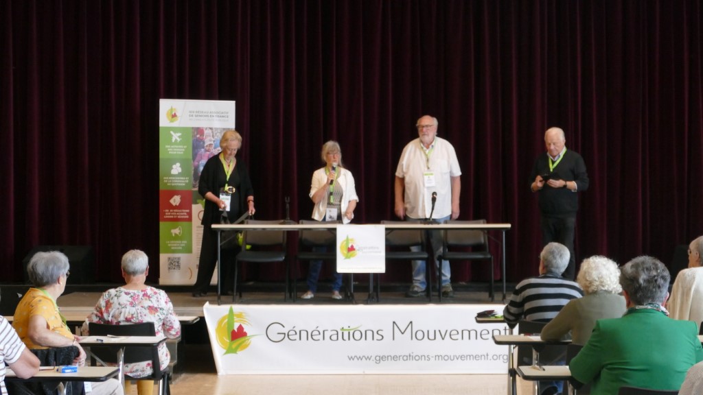 Ouverture du concours par Danièle Larvor, vice-présidente nationale en présence de Jean-Pierre Delmer, administrateur national en charge du groupe de travail culture, de Louis Rosset, président de la Fédération de Haute-Savoie et de l'auteur de la dictée, Hélène Bourjaillat