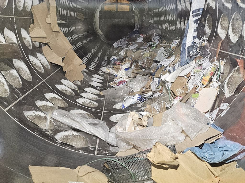 Lire la suite à propos de l’article Le Club des Aînés des 3 Clochers s’engage pour l’environnement : immersion au cœur du centre de tri TRIFYL (81)